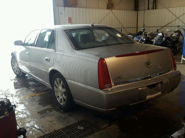 1G6KD57Y28U131783 - 2008 CADILLAC DTS SILVER photo 3