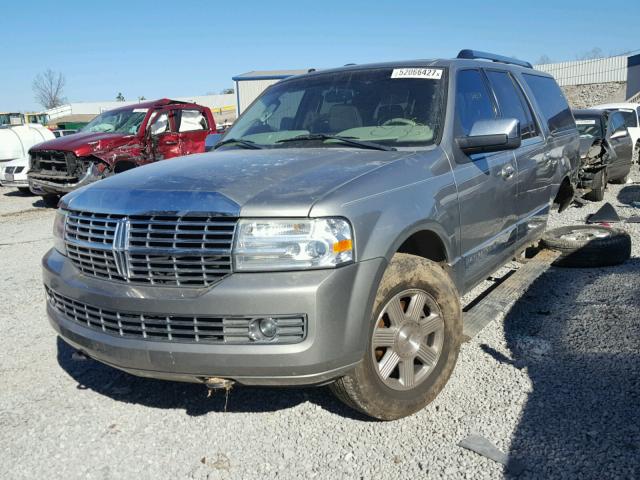 5LMFL28598LJ18791 - 2008 LINCOLN NAVIGATOR SILVER photo 2