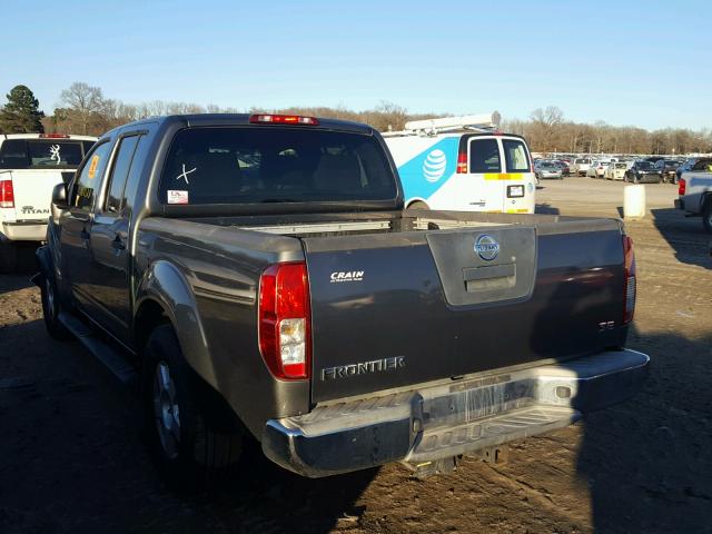 1N6AD07U46C434217 - 2006 NISSAN FRONTIER C GRAY photo 3