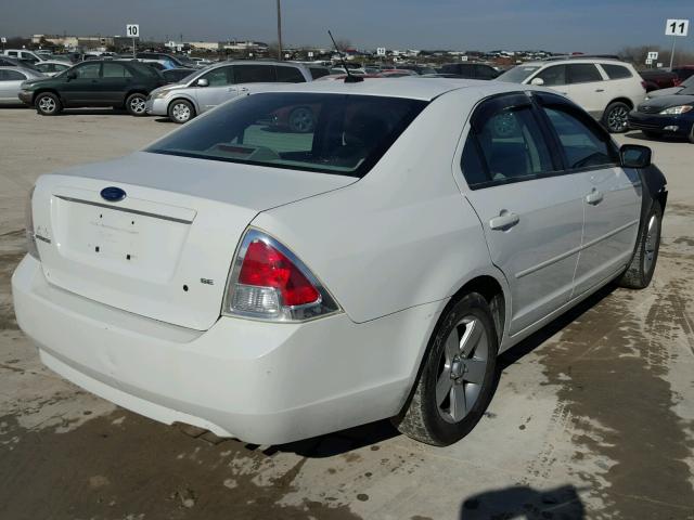 3FAHP07Z19R137812 - 2009 FORD FUSION SE WHITE photo 4