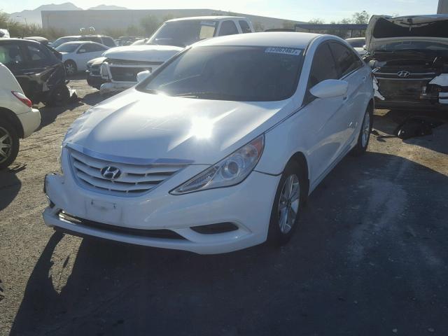 5NPEB4AC4CH404992 - 2012 HYUNDAI SONATA GLS WHITE photo 2