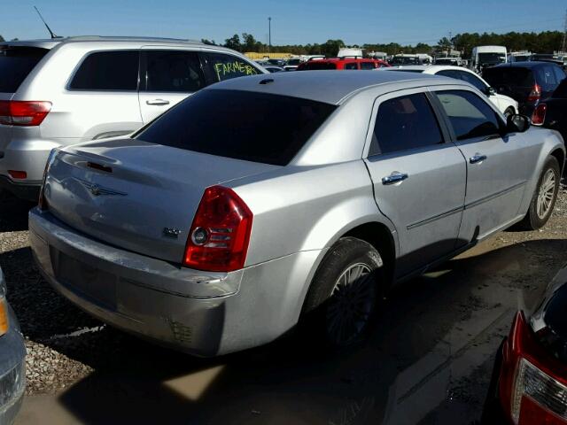 2C3CA5CV8AH325415 - 2010 CHRYSLER 300 TOURIN GRAY photo 4