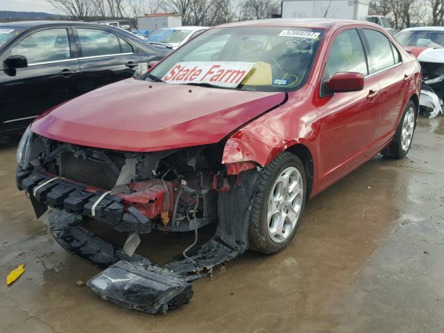 3FAHP0HA6BR220599 - 2011 FORD FUSION SE RED photo 2