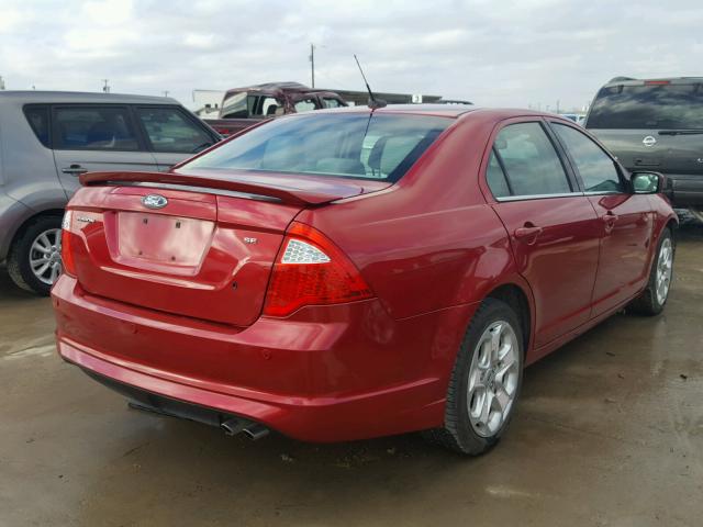 3FAHP0HA6BR220599 - 2011 FORD FUSION SE RED photo 4