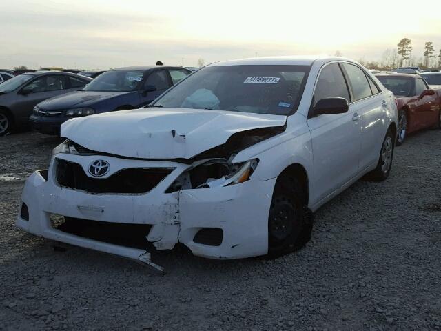 4T1BF3EK9BU714123 - 2011 TOYOTA CAMRY BASE WHITE photo 2