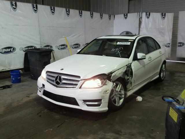 WDDGF4HB3DA852438 - 2013 MERCEDES-BENZ C 250 WHITE photo 2