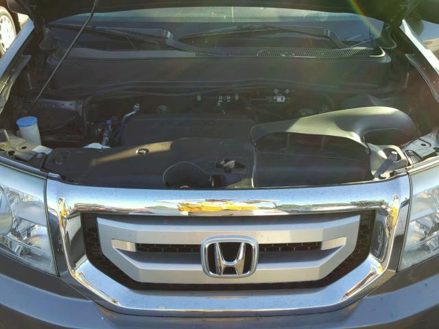 5FNYF3H21BB053092 - 2011 HONDA PILOT LX GRAY photo 7