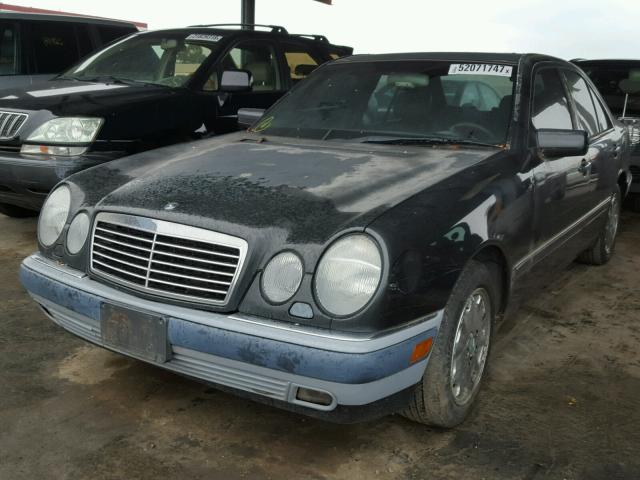 WDBJF55F9TJ011640 - 1996 MERCEDES-BENZ E 320 GRAY photo 2