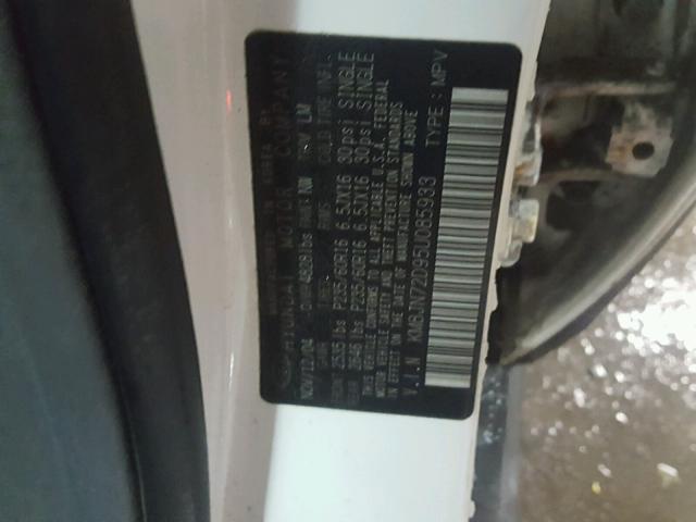 KM8JN72D95U085933 - 2005 HYUNDAI TUCSON GLS WHITE photo 10