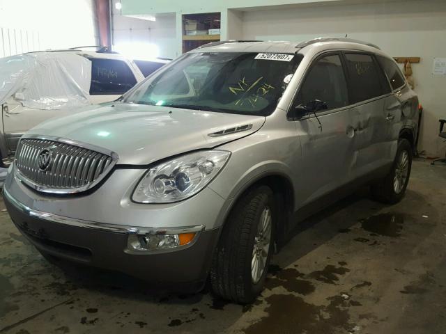 5GAKRAED6BJ107424 - 2011 BUICK ENCLAVE CX SILVER photo 2