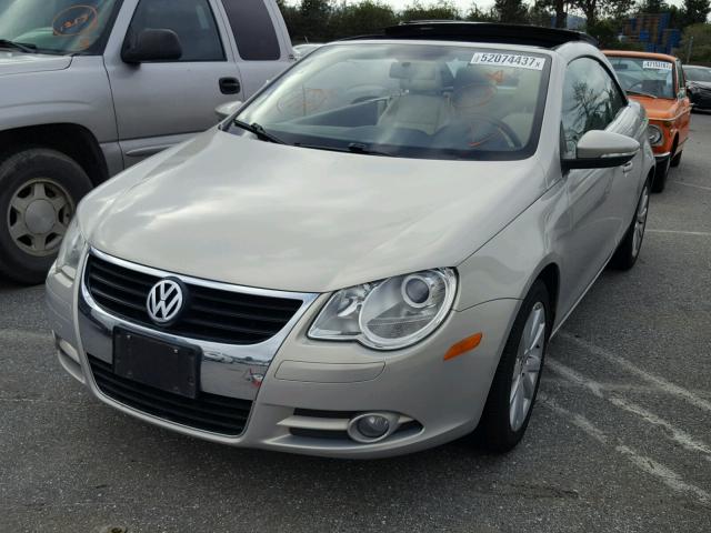 WVWBA71F69V013028 - 2009 VOLKSWAGEN EOS TURBO SILVER photo 2