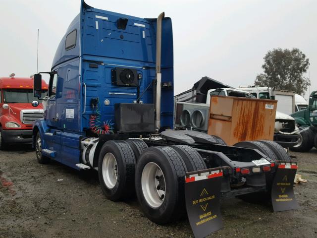 4V4NC9EH7BN298878 - 2011 VOLVO VN VNL BLUE photo 3