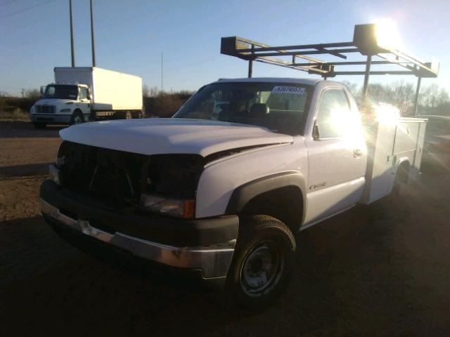 1GBHC24UX7E110560 - 2007 CHEVROLET SILVERADO WHITE photo 2