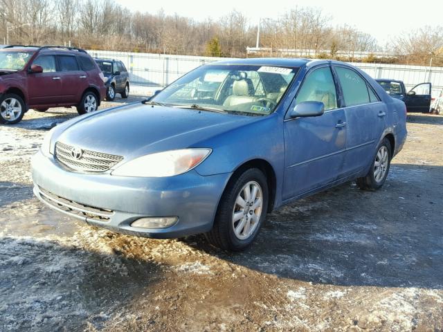 4T1BF30K44U573424 - 2004 TOYOTA CAMRY LE BLUE photo 2