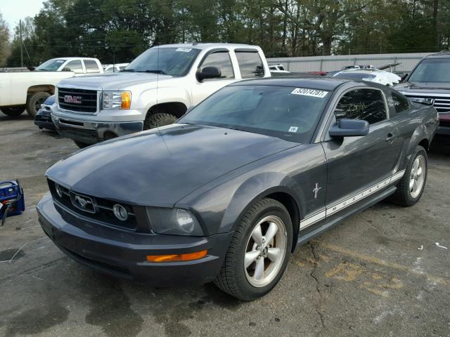 1ZVFT80NX75254708 - 2007 FORD MUSTANG GRAY photo 2