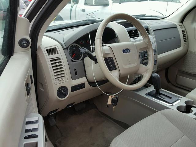 1FMCU9DG7BKA98248 - 2011 FORD ESCAPE XLT WHITE photo 9