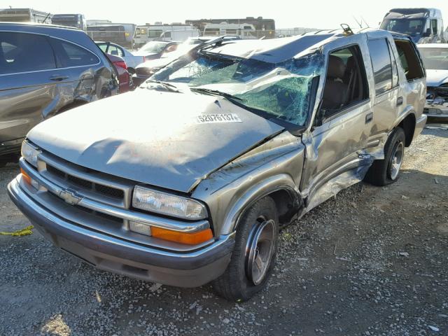 1GNCS13W5Y2166020 - 2000 CHEVROLET BLAZER GOLD photo 2