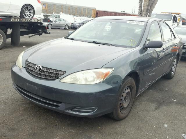 JTDBE32K620108880 - 2002 TOYOTA CAMRY LE GREEN photo 2