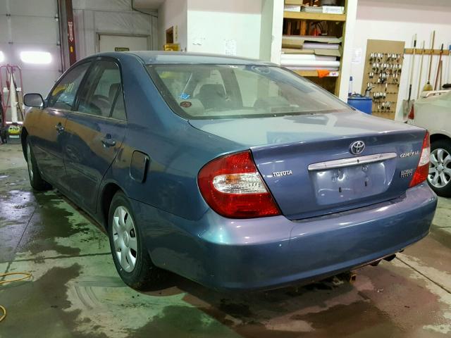 4T1BE32K82U541086 - 2002 TOYOTA CAMRY LE BLUE photo 3