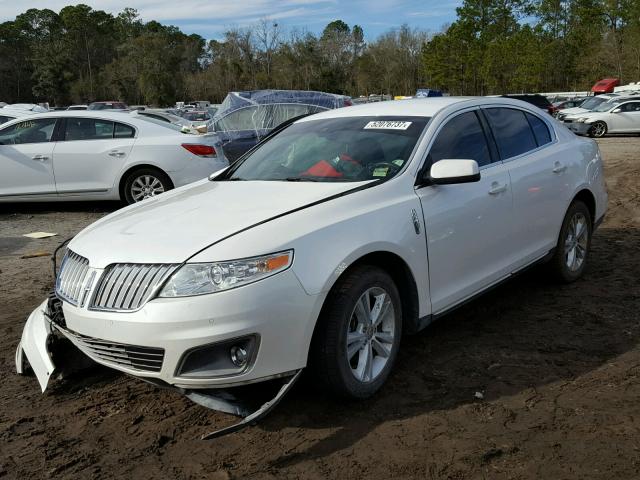 1LNHL9DR2CG805691 - 2012 LINCOLN MKS WHITE photo 2