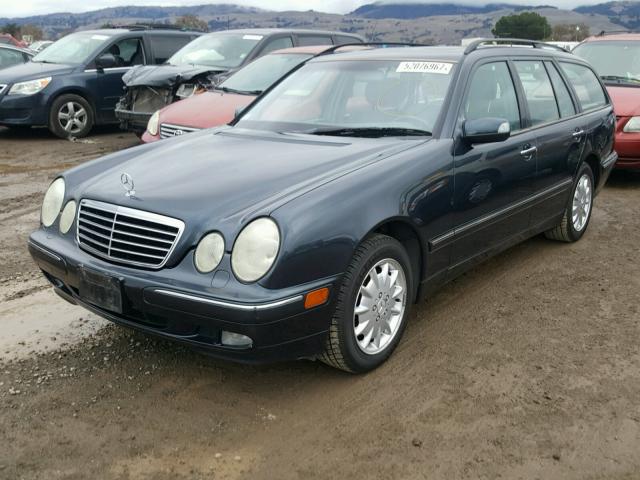 WDBJH82J52X062732 - 2002 MERCEDES-BENZ E 320 4MAT BLUE photo 2