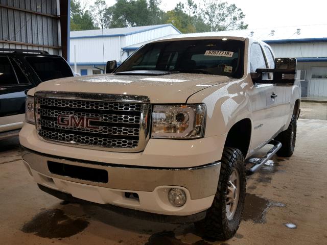 1GT22ZC81DZ237090 - 2013 GMC SIERRA K25 WHITE photo 2