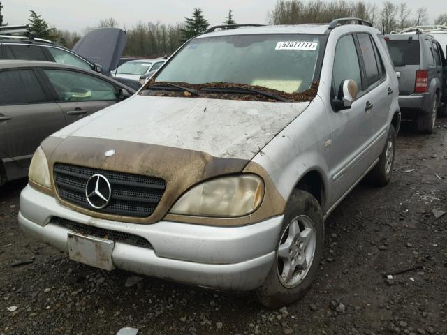 4JGAB54E21A234407 - 2001 MERCEDES-BENZ ML 320 SILVER photo 2