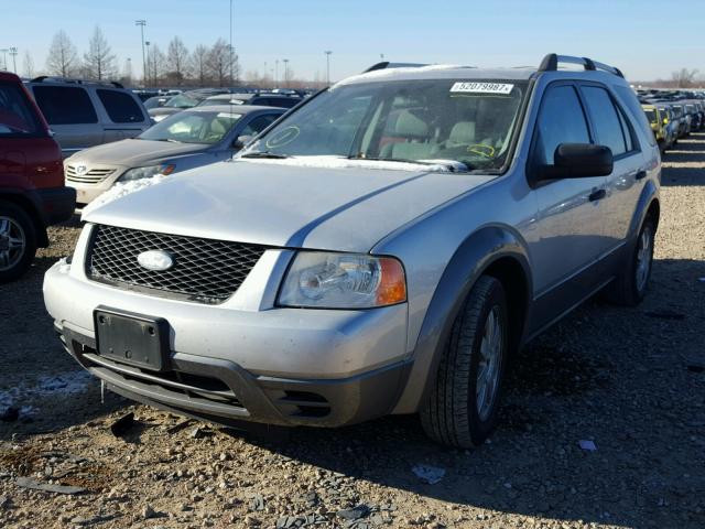 1FMZK01175GA05313 - 2005 FORD FREESTYLE SILVER photo 2