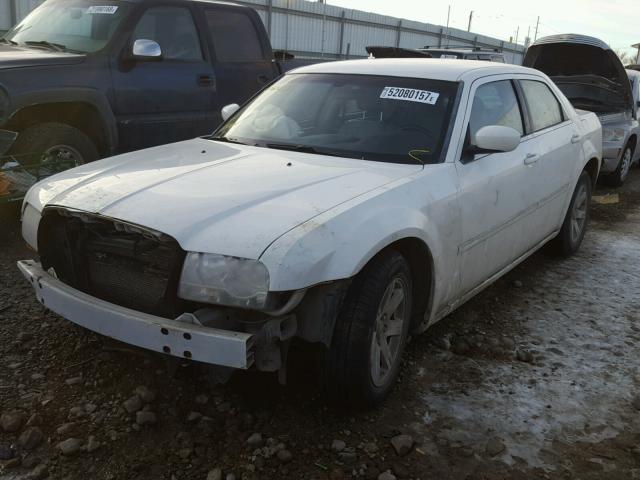 2C3KA53G16H496284 - 2006 CHRYSLER 300 TOURIN WHITE photo 2