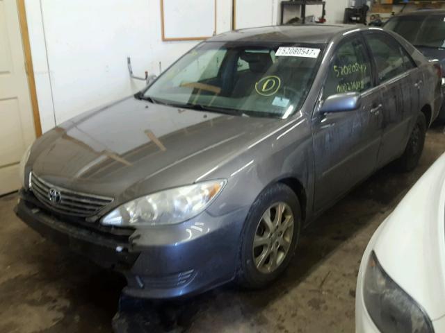 4T1BF30K85U599591 - 2005 TOYOTA CAMRY LE GRAY photo 2