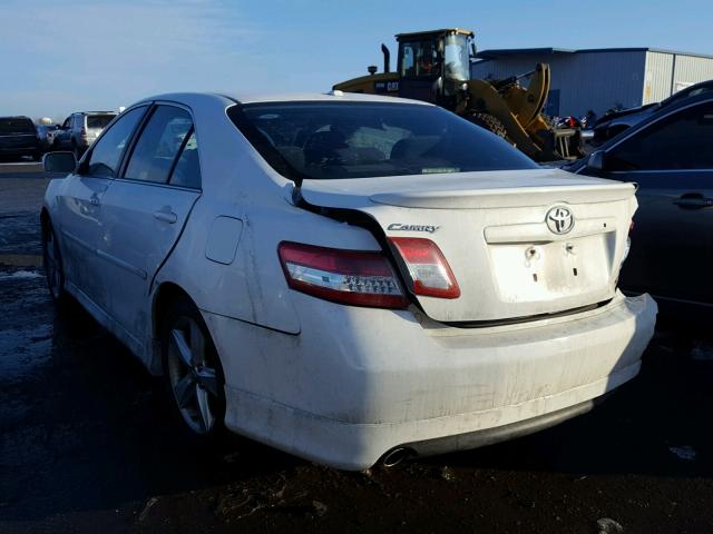 4T1BF3EK1BU636629 - 2011 TOYOTA CAMRY BASE WHITE photo 3