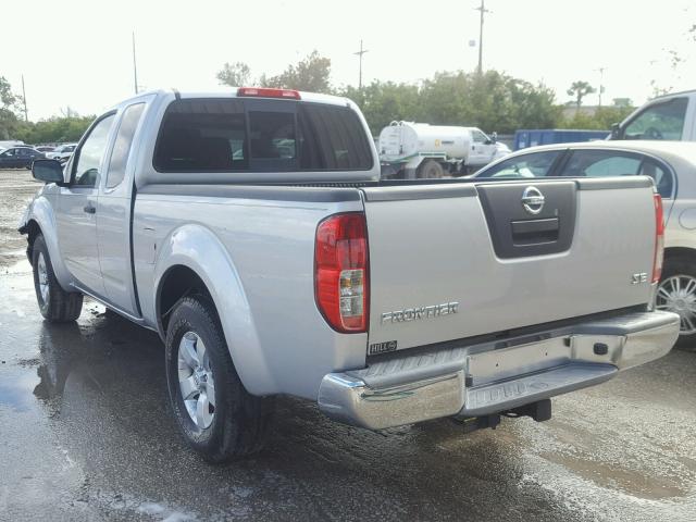 1N6AD06U69C423287 - 2009 NISSAN FRONTIER K SILVER photo 3