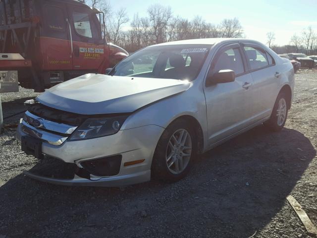 3FAHP0GA5BR304138 - 2011 FORD FUSION S SILVER photo 2