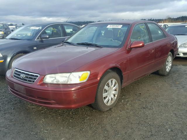 JT2BG22KX10553330 - 2001 TOYOTA CAMRY CE RED photo 2