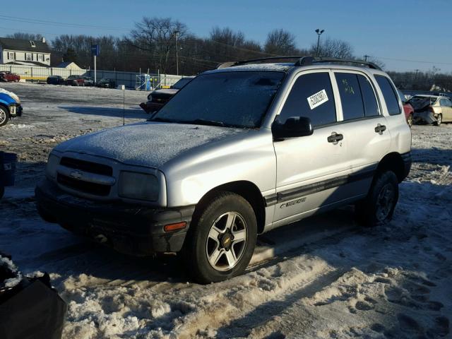 2CNBJ13C926943267 - 2002 CHEVROLET TRACKER SILVER photo 2