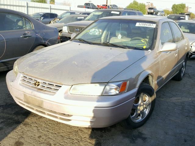 JT2BG22K3W0156095 - 1998 TOYOTA CAMRY CE BEIGE photo 2