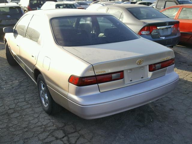 JT2BG22K3W0156095 - 1998 TOYOTA CAMRY CE BEIGE photo 3