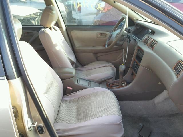 JT2BG22K3W0156095 - 1998 TOYOTA CAMRY CE BEIGE photo 5