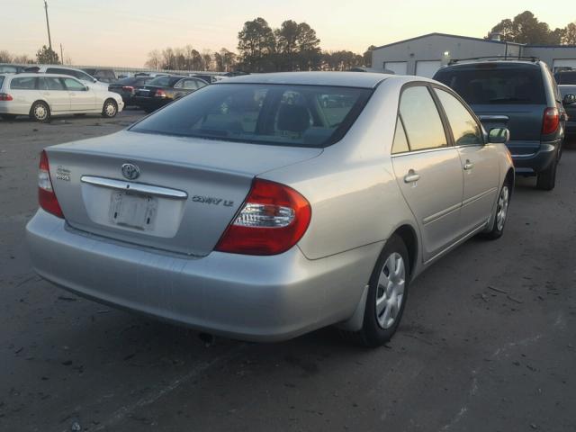 4T1BE32KX2U598549 - 2002 TOYOTA CAMRY LE Silber Foto 4