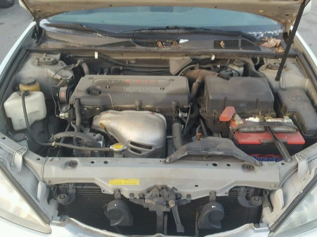 4T1BE32KX2U598549 - 2002 TOYOTA CAMRY LE Silber Foto 7