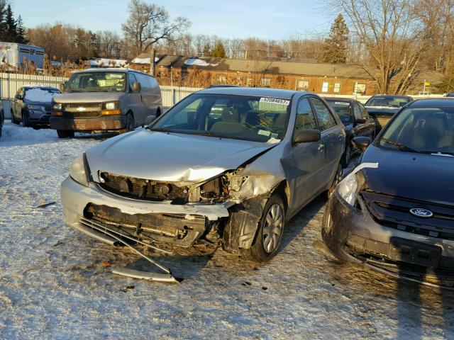 4T1BE32K65U562068 - 2005 TOYOTA CAMRY LE SILVER photo 2