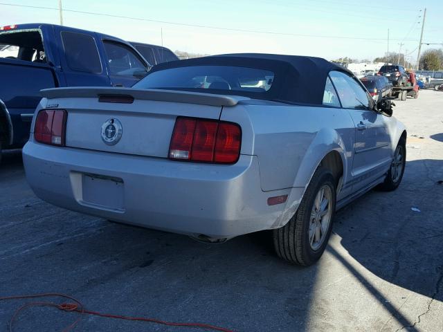 1ZVFT84N675201319 - 2007 FORD MUSTANG SILVER photo 4