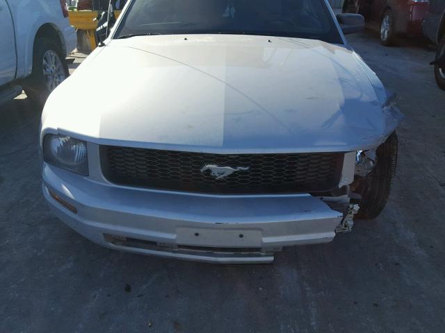 1ZVFT84N675201319 - 2007 FORD MUSTANG SILVER photo 7