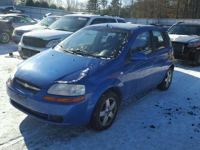 KL1TD66606B517982 - 2006 CHEVROLET AVEO BASE BLUE photo 2