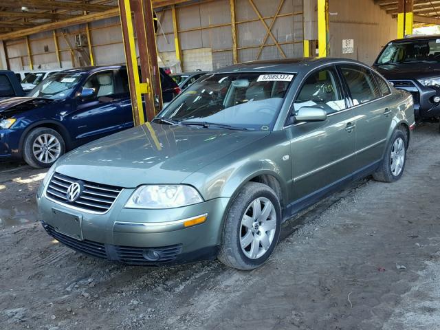 WVWRH63B42P306290 - 2002 VOLKSWAGEN PASSAT GLX GREEN photo 2