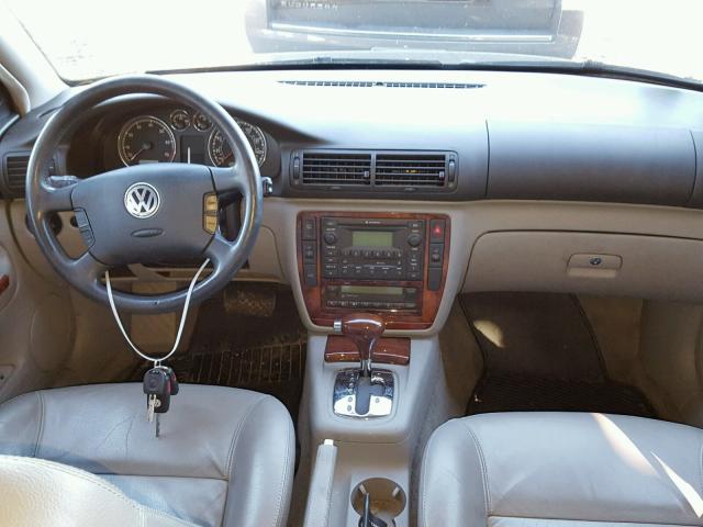 WVWRH63B42P306290 - 2002 VOLKSWAGEN PASSAT GLX GREEN photo 9