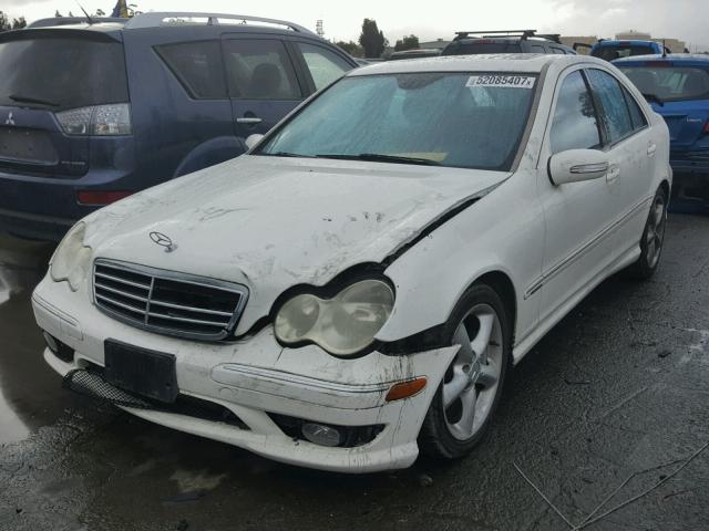 WDBRF52H56A899686 - 2006 MERCEDES-BENZ C GENERATI WHITE photo 2