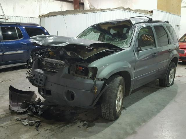 1FMCU93136KC93931 - 2006 FORD ESCAPE XLT GREEN photo 2