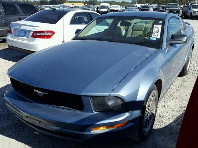 1ZVFT80N355167231 - 2005 FORD MUSTANG BLUE photo 2