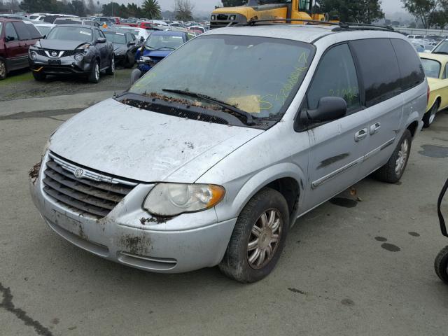 2C8GP54L75R356078 - 2005 CHRYSLER TOWN & COU GRAY photo 2